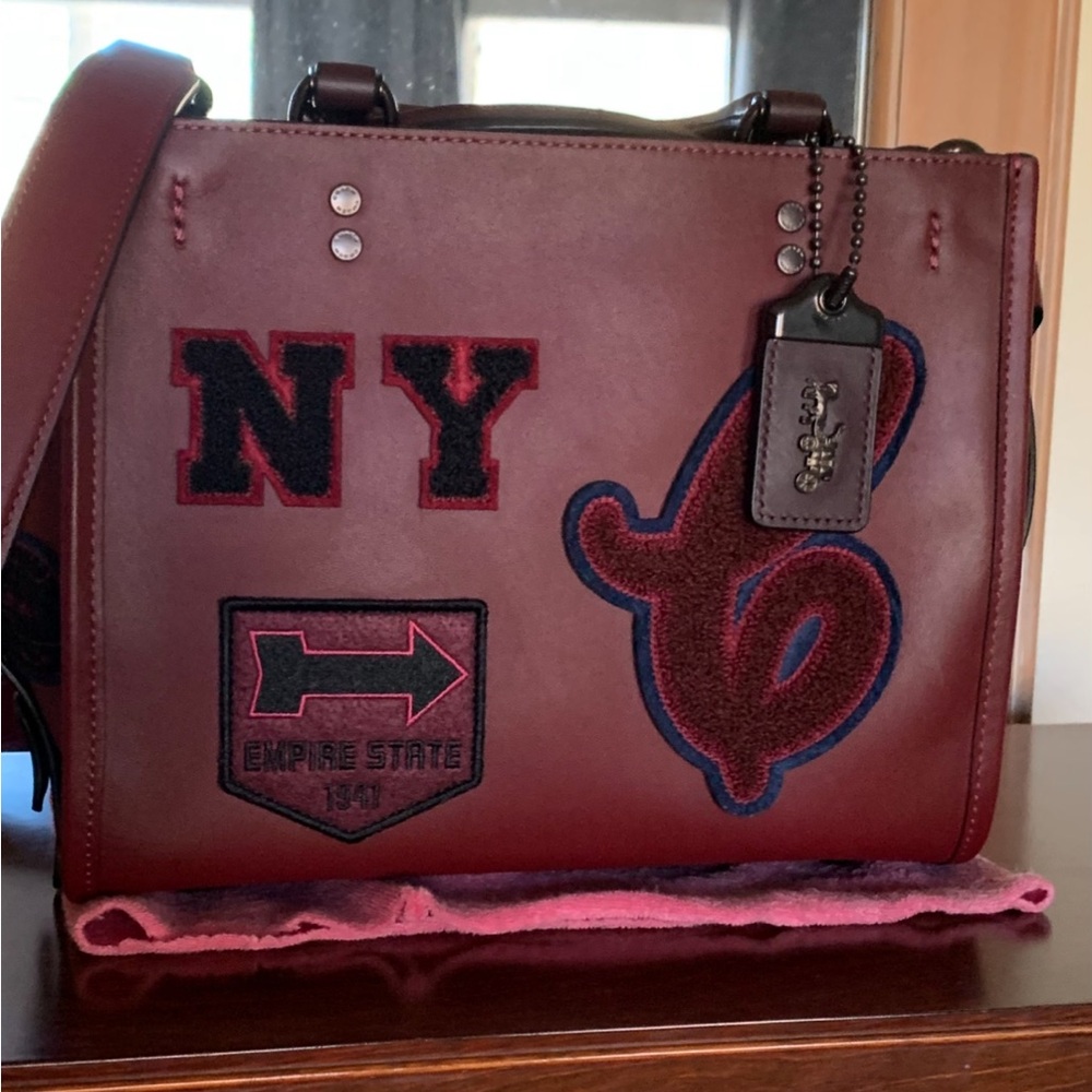 Coach Rogue 25 With Varsity Patches V5/Cardinal - Picture 10 of 17